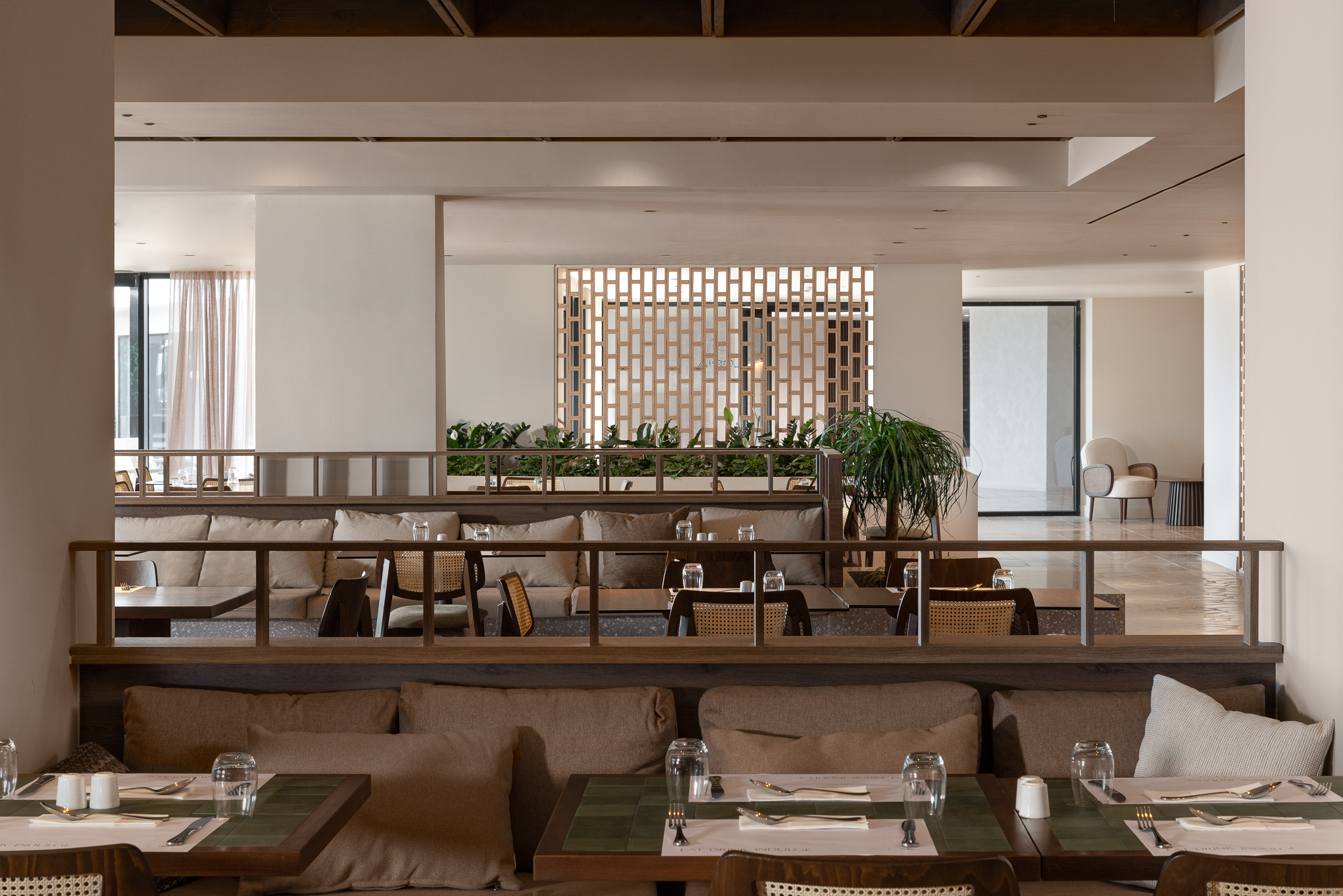 Helea Lopia Restaurant 01